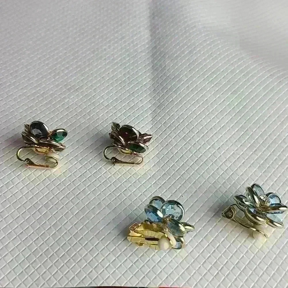 2/$85 Vintage Gold-toned colorful 3D crystal flowers clip on earrings bundle - Picture 7 of 11